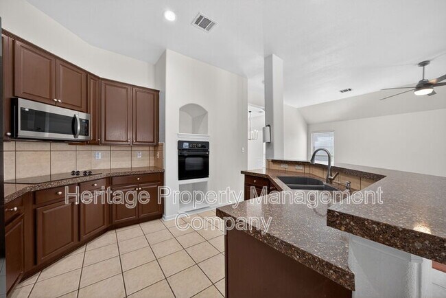 Building Photo - 1115 Willow Knoll