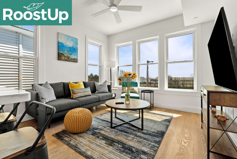 Building Photo - Furnished Private Bedroom with Private Bath in East Boston!