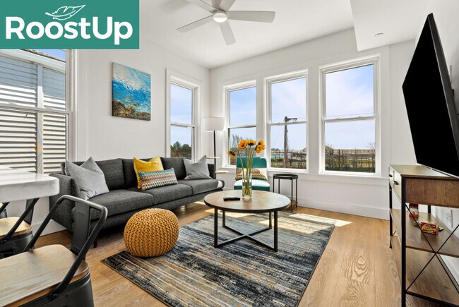 Building Photo - Furnished Private Bedroom with Private Bath in East Boston!