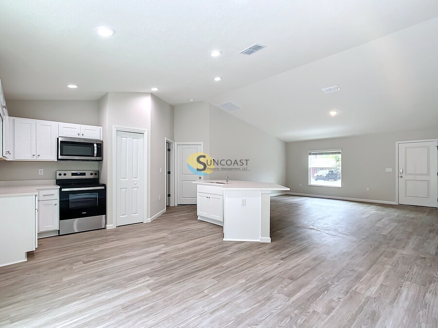 Building Photo - 9 Locust Course Ln