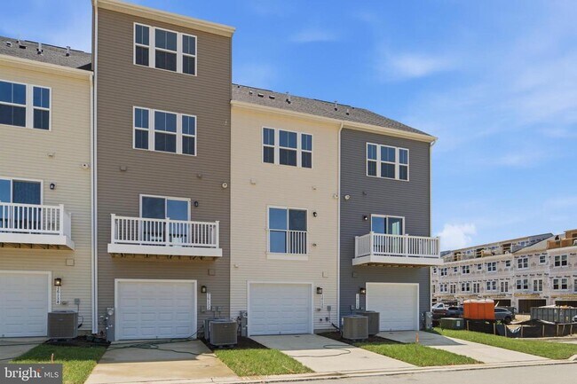 Building Photo - 16130 Hyde Pk Pl