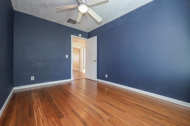Building Photo - 10281 E Foxmoor Dr