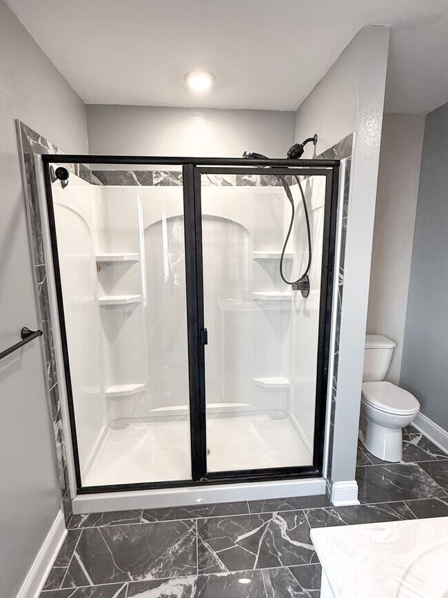 Building Photo - 3 Bedroom 2 Bathroom Home!