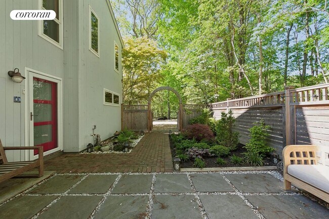 Building Photo - 43 Highlands Dr