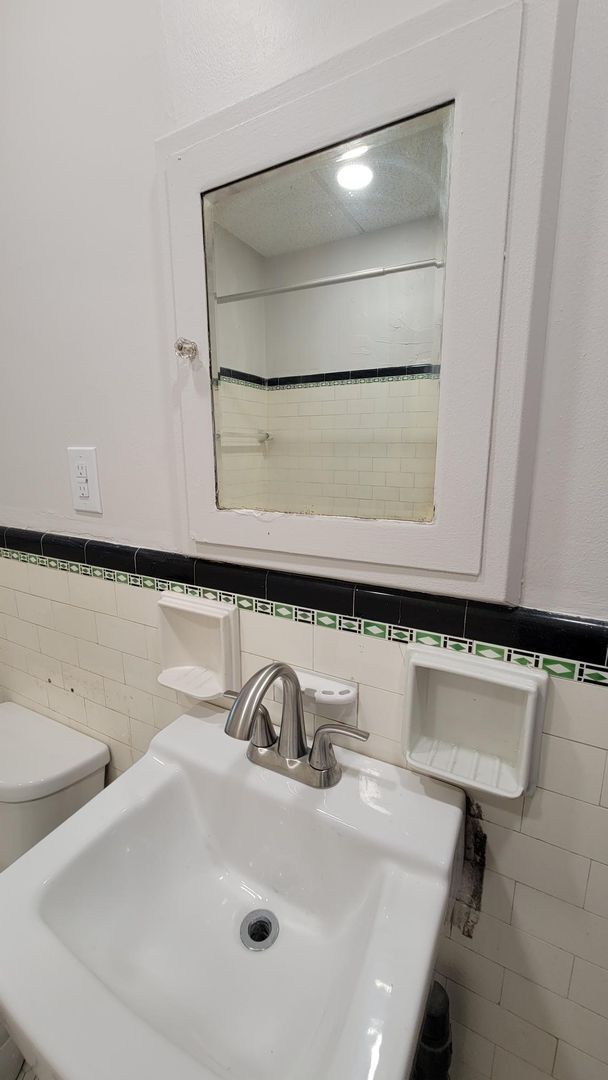 Building Photo - 226 Sunnyland Ave