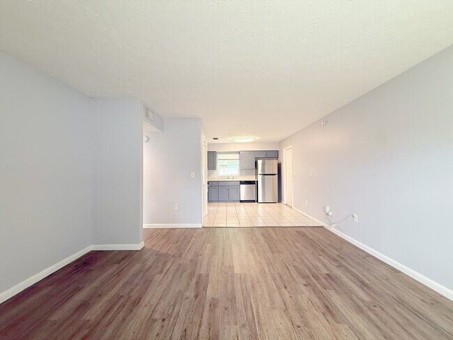 Building Photo - 11705 North Dr