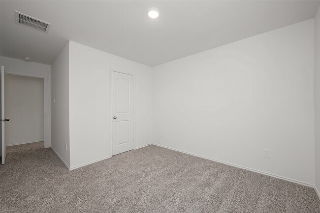 Building Photo - 5619 Vintage Oakmont Dr