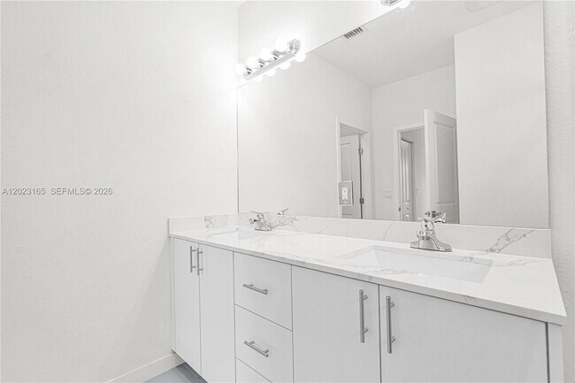 Building Photo - 22555 SW 125th Ave