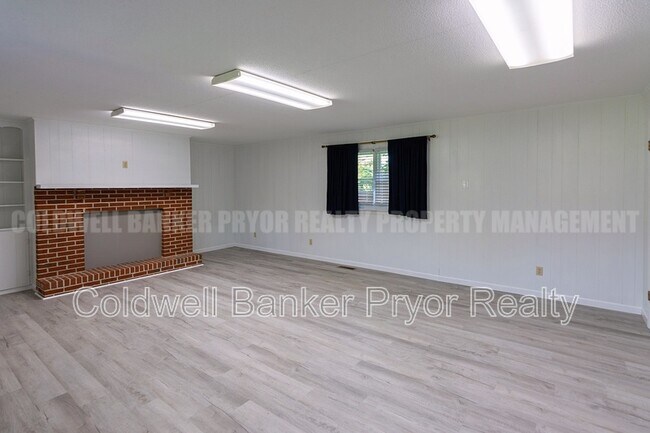 Building Photo - 1225 Panorama Dr