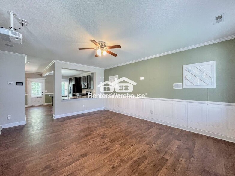 Building Photo - 105 Bedford Pl