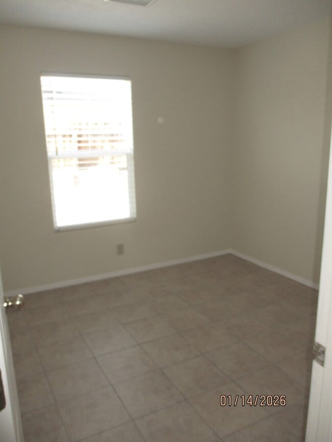 Building Photo - 1409 Alder Dr NE