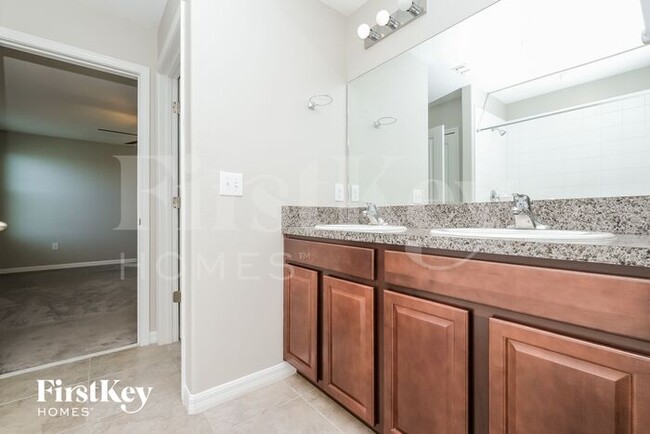 Building Photo - 5050 Brickwood Rise Dr