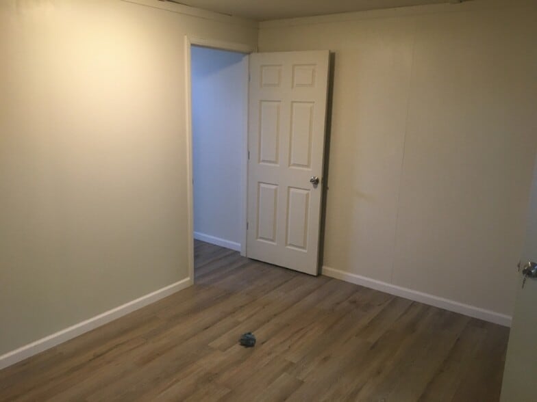 Building Photo - 481 W 70th Pl