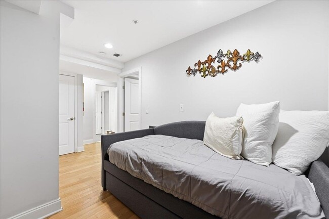 Building Photo - 41 Bentley Ave