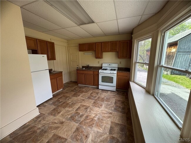 Building Photo - 1714 Valley Dr