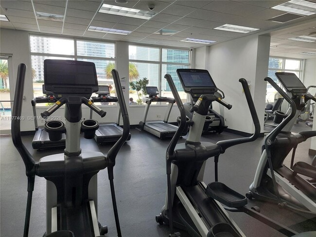 Building Photo - 1200 Brickell Bay Dr