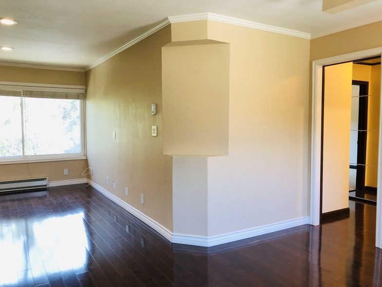 Building Photo - 3907 La Crescenta Ave