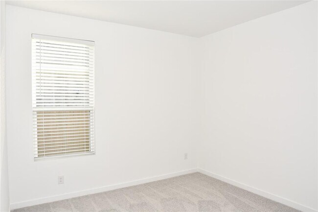 Building Photo - 10606 Summers Wy