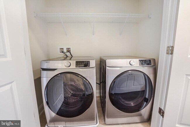 Building Photo - 2056 Alder Ln