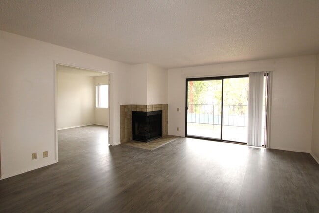 Building Photo - Upstairs 2-Bedroom Condo in South Redlands!