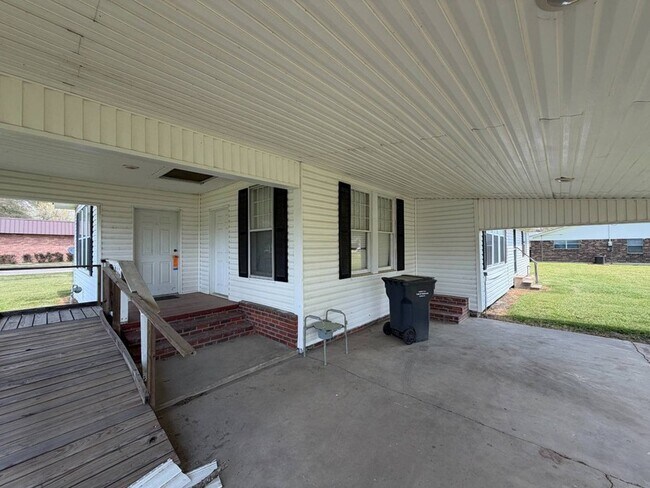 Building Photo - 218 North St