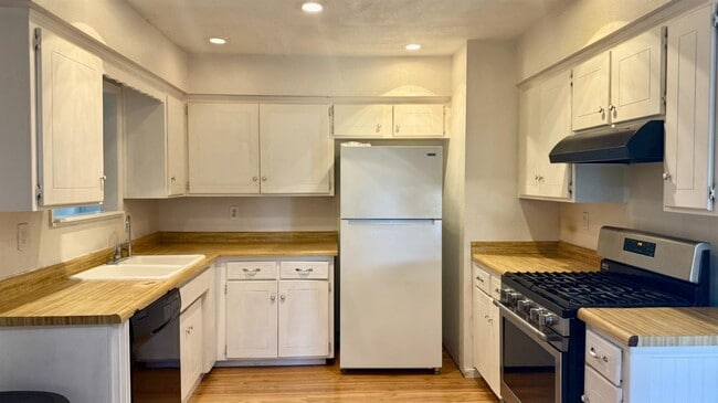 Building Photo - 1239 Chittenden Ave