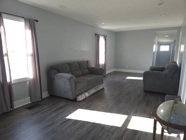 Building Photo - 1109 S Calumet St