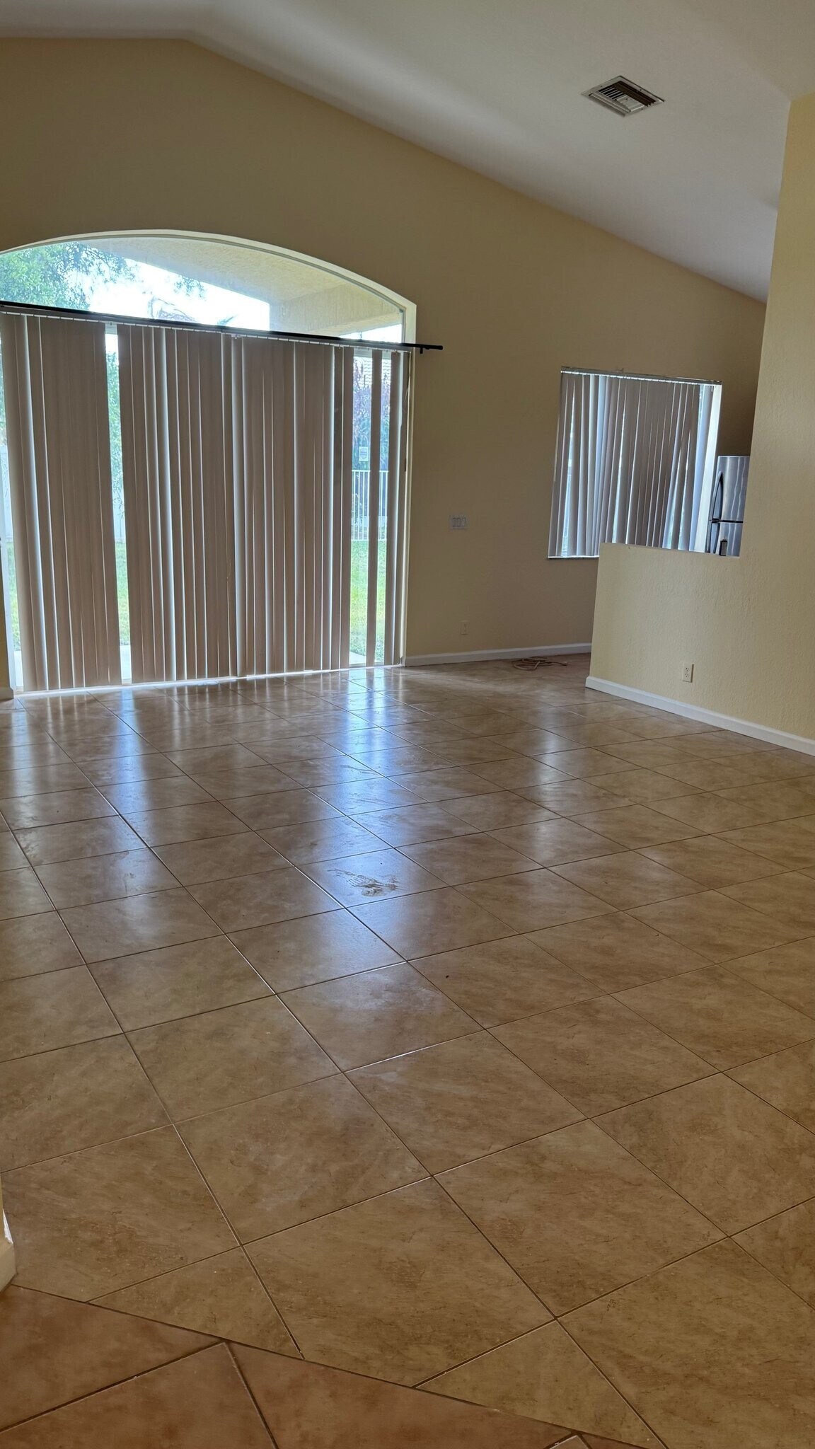 Building Photo - 6221 Spring Lake tr