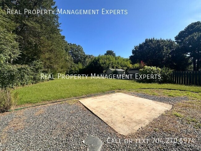 Building Photo - 9902 Redbud Tree Ct
