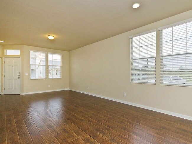 Building Photo - 335 Rachel St