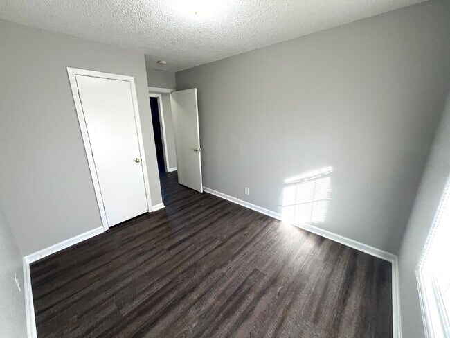 Building Photo - 2404 N Ford St