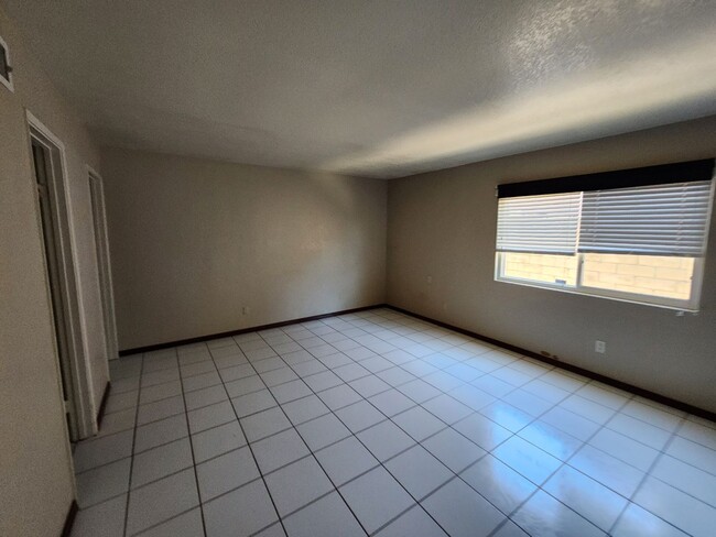 Building Photo - 3BD/2.5BA Single Story Home - 1950 Square ...