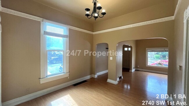 Building Photo - Classic 2 BD | 1 BA Home Near OHSU!