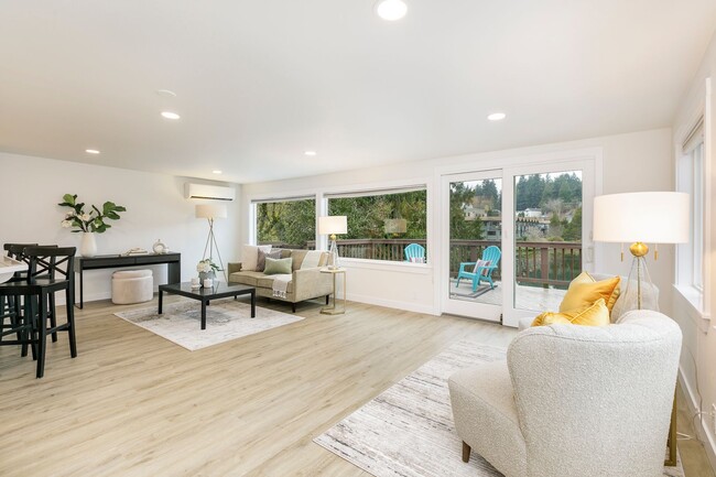 Building Photo - JENSEN DUPLEX