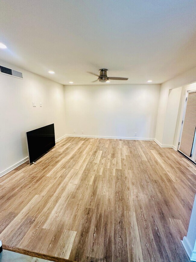 Building Photo - 73415 Shadow Mountain Dr