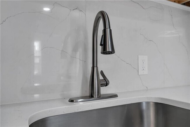 Building Photo - 255 Pearl St