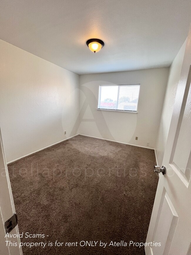 Building Photo - 248 E D St