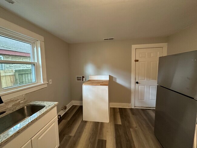 Building Photo - 3814 10th Ave SW