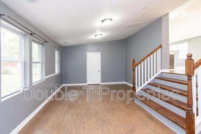 Building Photo - 3405 Pebble Dr