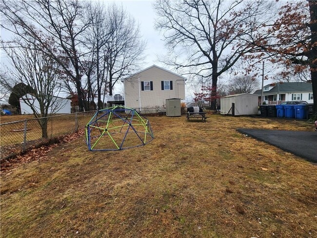 Building Photo - 37 Forest Ave