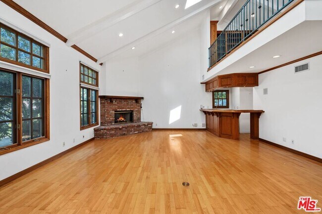 Building Photo - 21663 Ulmus Dr