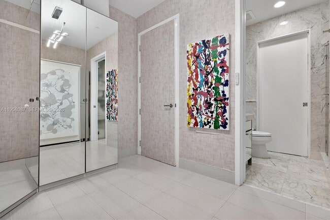 Building Photo - 17475 Collins Ave