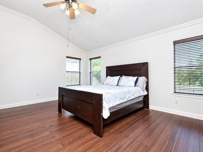 Building Photo - 1802 Greenside Trail
