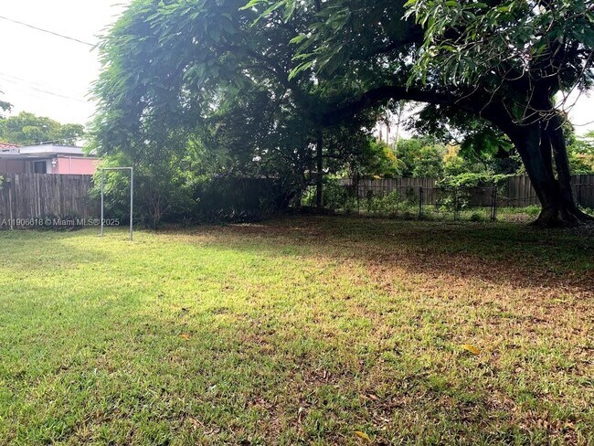 Building Photo - 1085 NW 133rd St