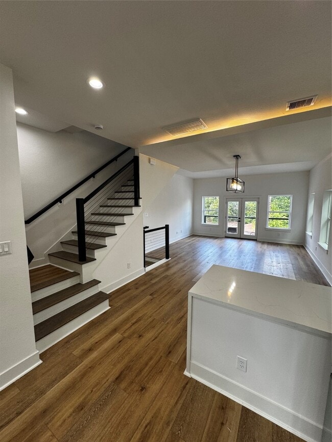 Building Photo - 868 E 35th St