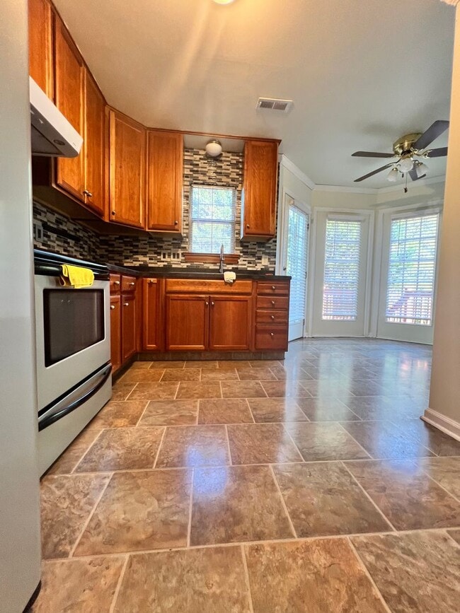 Building Photo - Great Duplex in Briarwood