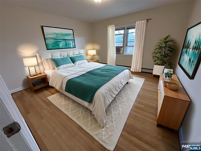 Building Photo - 368 New St