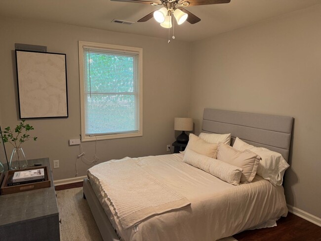 Building Photo - cozy one bedroom