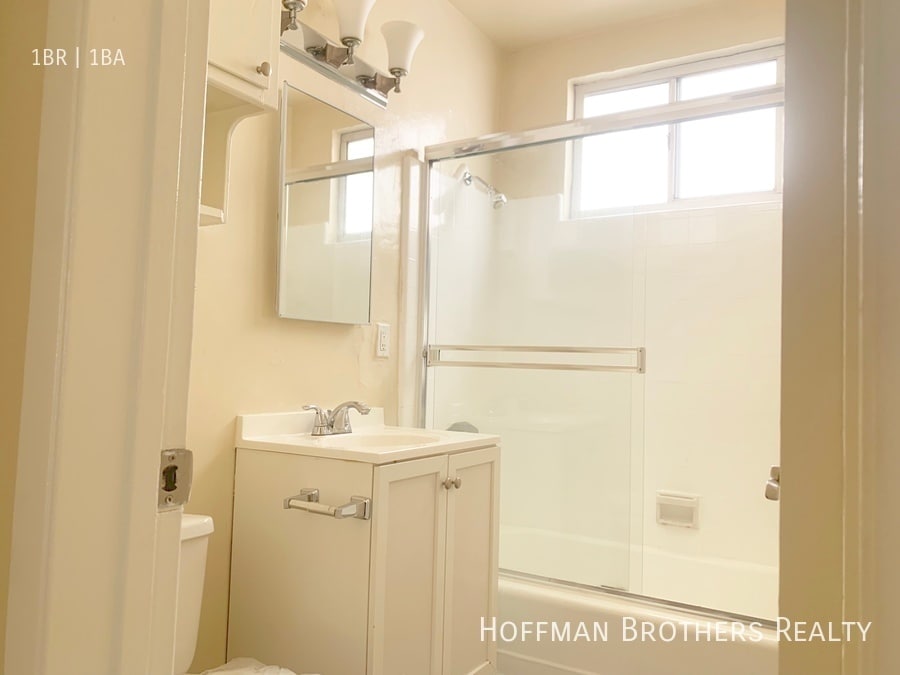 Building Photo - 3648 Westwood Blvd