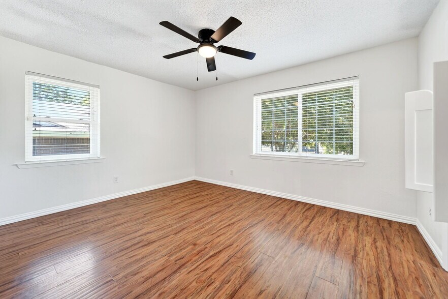 Building Photo - 505 Whittle Way